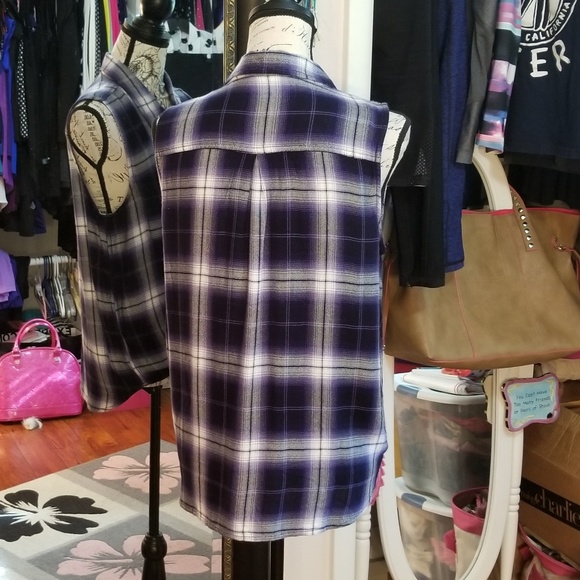 beachlunchlounge Sleeveless Flannel - Picture 3 of 5